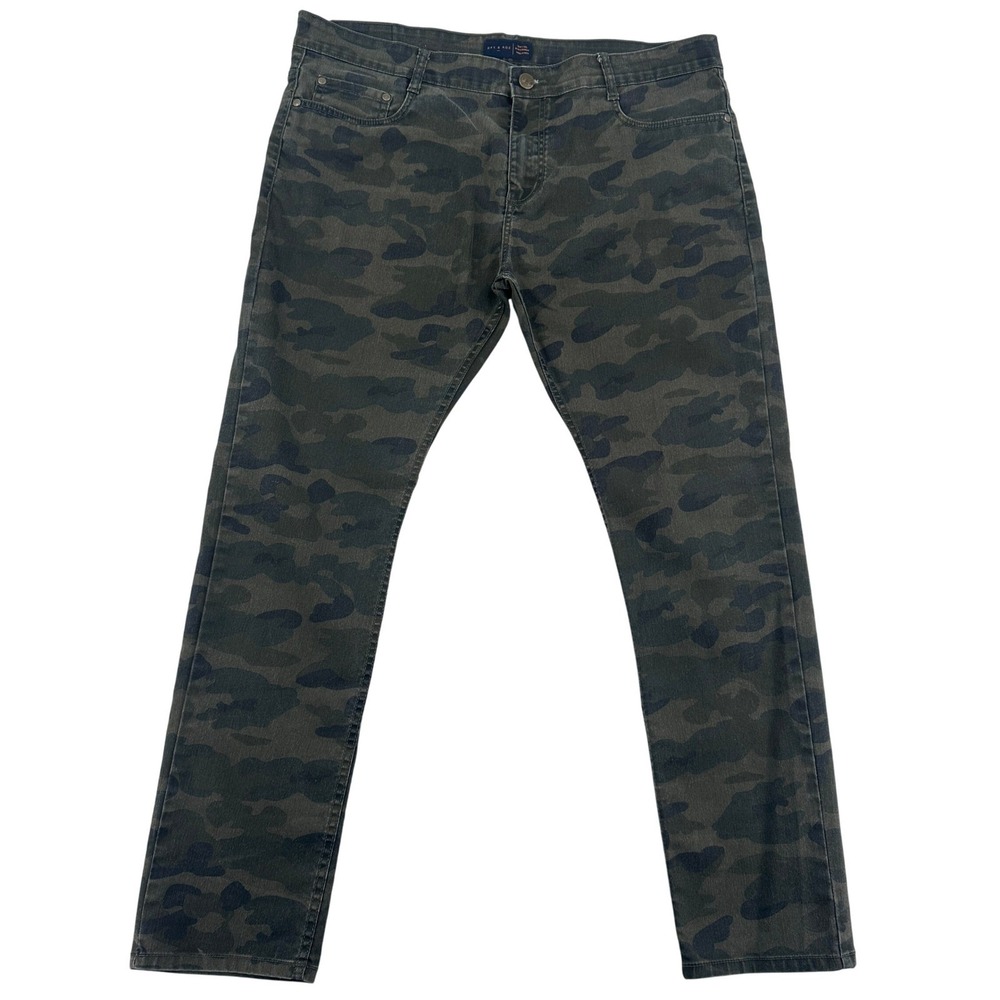 Day & Age Men 38x32 Slim Straight Camo Denim Jeans  Outdoors Casual Everyday
